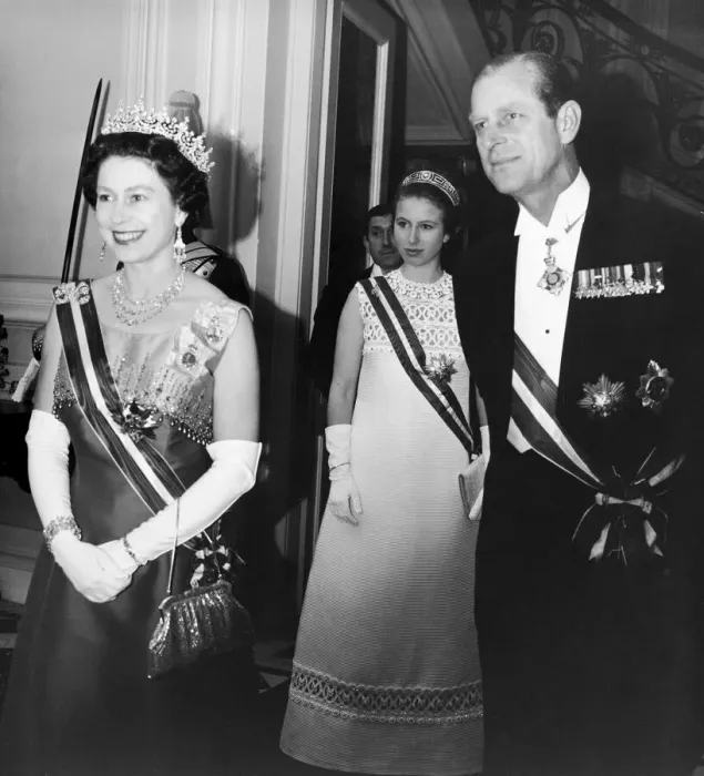 Framed Print : The Queen and The Duke of Edinburgh and Princess Anne at the British Embassy in Vienna