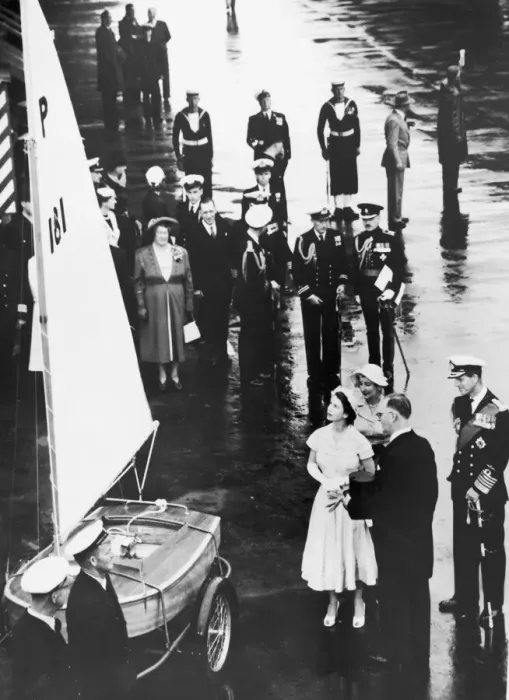 Framed Print : The Queen and The Duke of Edinburgh receiving the yacht presented to Prince Charles by Framed Print : The Queen and The Duke of Edinburgh receiving the yacht presented to Prince Charles by