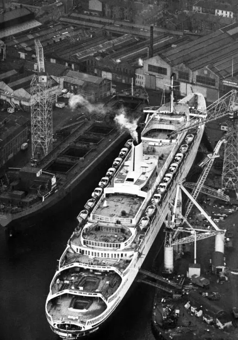 Framed Print : Queen Elizabeth 2, ocean liner, built for the Cunard Line which was operated by Cunard as Framed Print : Queen Elizabeth 2, ocean liner, built for the Cunard Line which was operated by Cunard as