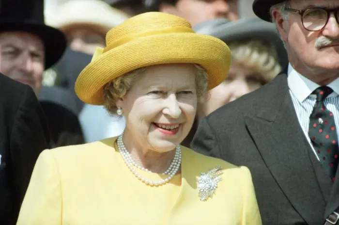 Framed Print : Queen Elizabeth attends the Epsom Derby at Epsom Racecourse, Surrey. 1st June 1994 Framed Print : Queen Elizabeth attends the Epsom Derby at Epsom Racecourse, Surrey. 1st June 1994