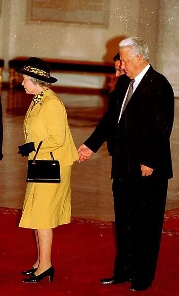 queen visits yeltsin