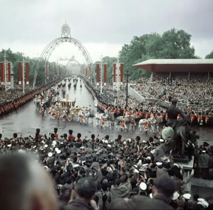 Framed Print : Queen Elizabeth Coronation II, coming down The Mall London, 2nd June 1953 Framed Print : Queen Elizabeth Coronation II, coming down The Mall London, 2nd June 1953