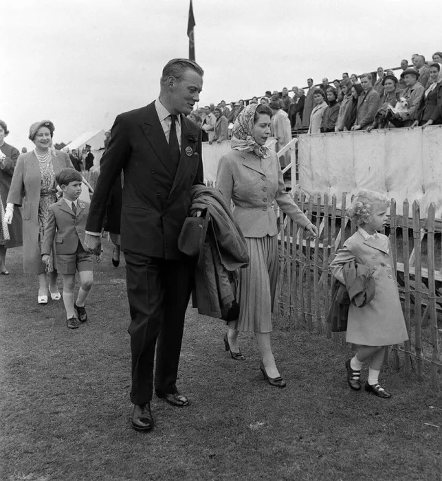 Framed Print : Queen Elizabeth II arrives with The Queen Mother, June 1955 Prince Charles Framed Print : Queen Elizabeth II arrives with The Queen Mother, June 1955 Prince Charles
