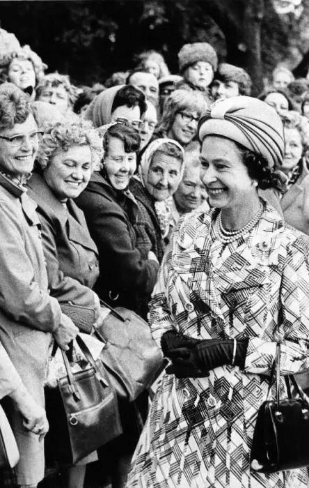 Framed Print : Queen Elizabeth II chatting to Geordie housewives during her visit to Newcastle 1st Framed Print : Queen Elizabeth II chatting to Geordie housewives during her visit to Newcastle 1st