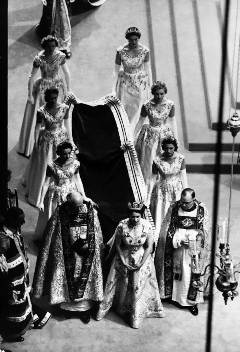 Framed Print : Queen Elizabeth II Coronation Westminster Abbey June 1953 train carried by women Framed Print : Queen Elizabeth II Coronation Westminster Abbey June 1953 train carried by women