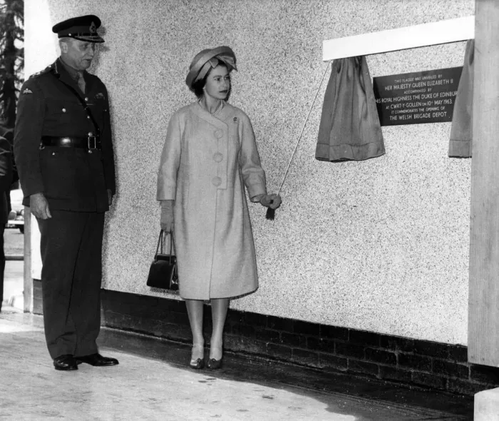 Framed Print : Queen Elizabeth II and the Duke of Edinburgh visit Wales Framed Print : Queen Elizabeth II and the Duke of Edinburgh visit Wales
