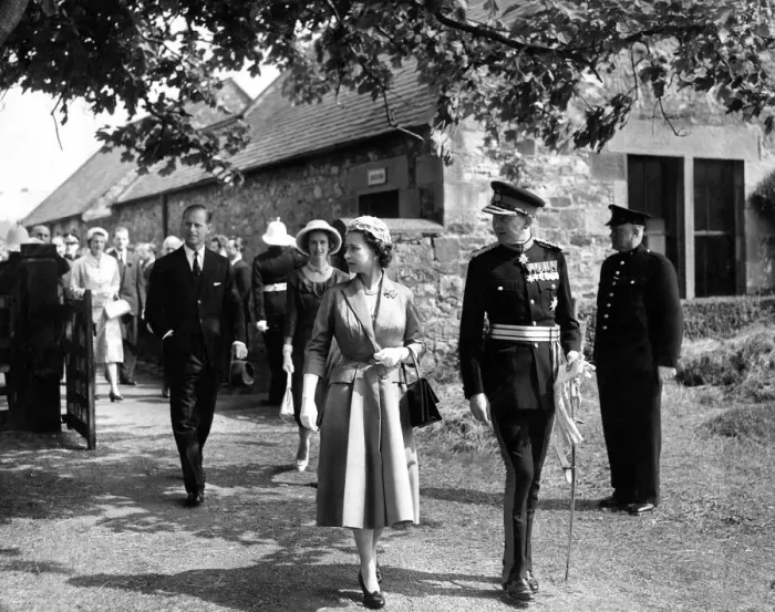 Framed Print : Queen Elizabeth II and the Duke of Northumberland followed by Prince Philip