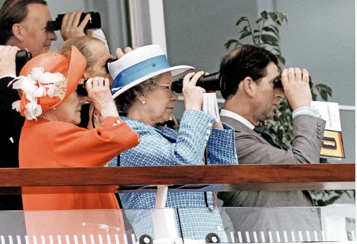 Framed Print : Queen Elizabeth II enjoying the races at Epsom Derby with the Queen Mother