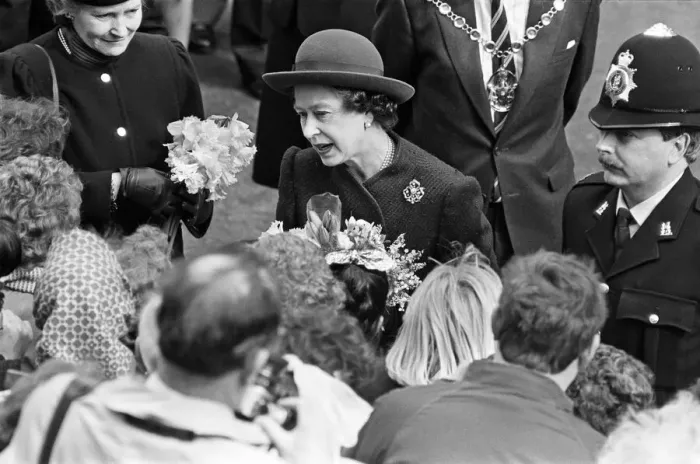Framed Print : Queen Elizabeth II greets well-wishers at the Parade, Leamington Spa, Warwickshire Framed Print : Queen Elizabeth II greets well-wishers at the Parade, Leamington Spa, Warwickshire
