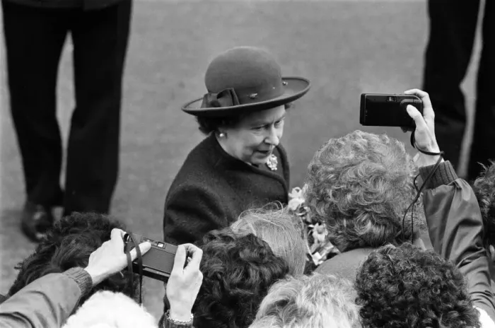 Framed Print : Queen Elizabeth II greets well-wishers at the Parade, Leamington Spa, Warwickshire Framed Print : Queen Elizabeth II greets well-wishers at the Parade, Leamington Spa, Warwickshire