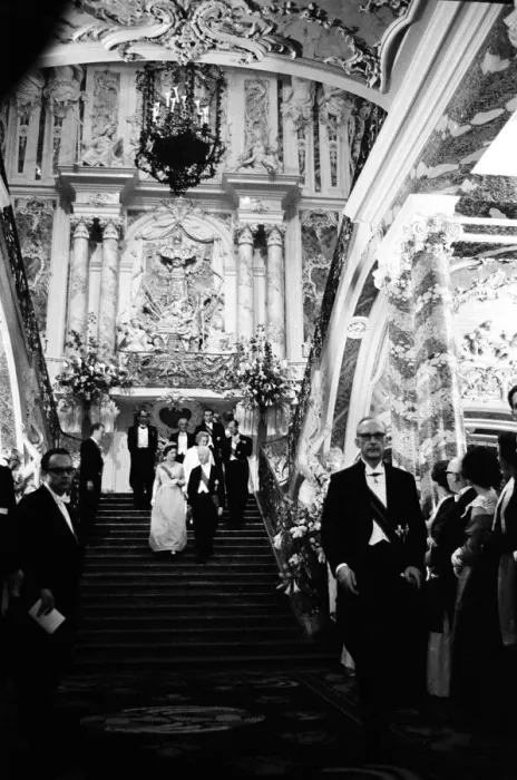 Framed Print : Queen Elizabeth II leading a procession down the fantastic staircase of Augustusburg Framed Print : Queen Elizabeth II leading a procession down the fantastic staircase of Augustusburg