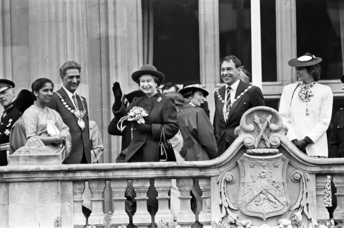 Framed Print : Queen Elizabeth II at Leamington Spa Town Hall, Warwickshire. 24th March 1988 Framed Print : Queen Elizabeth II at Leamington Spa Town Hall, Warwickshire. 24th March 1988