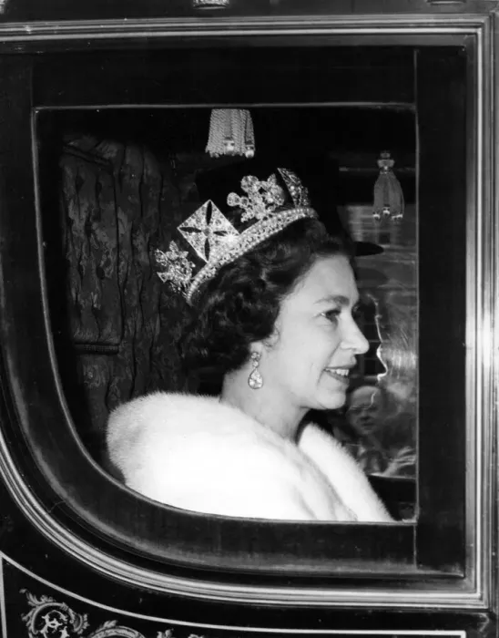 Framed Print : Queen Elizabeth II leaves Buckingham Palce for the State Opening of Parliament Framed Print : Queen Elizabeth II leaves Buckingham Palce for the State Opening of Parliament