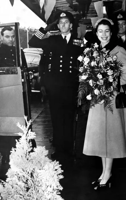 Framed Print : Queen Elizabeth II leaves Monkseaton Station at the start of her tour of Sunderland Framed Print : Queen Elizabeth II leaves Monkseaton Station at the start of her tour of Sunderland