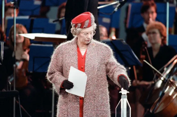 Framed Print : Queen Elizabeth II opening the new terminal at Stansted Airport. 15th March 1991