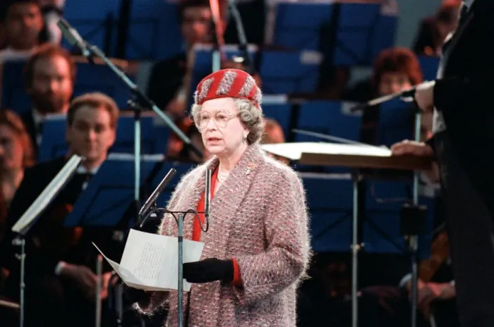 Framed Print : Queen Elizabeth II opening the new terminal at Stansted Airport. 15th March 1991