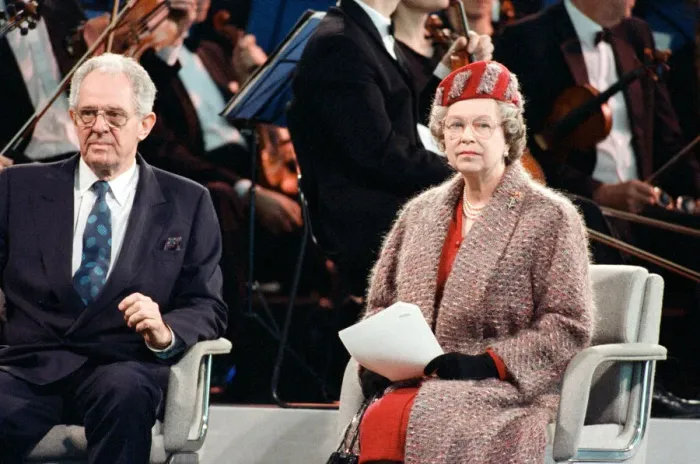 Framed Print : Queen Elizabeth II opening the new terminal at Stansted Airport. 15th March 1991 Framed Print : Queen Elizabeth II opening the new terminal at Stansted Airport. 15th March 1991