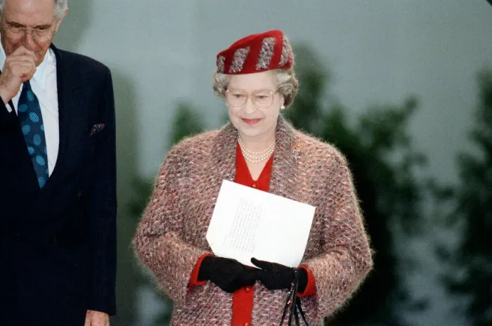 Framed Print : Queen Elizabeth II opening the new terminal at Stansted Airport. 15th March 1991 Framed Print : Queen Elizabeth II opening the new terminal at Stansted Airport. 15th March 1991