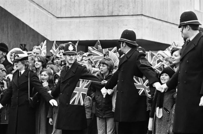 Framed Print : Queen Elizabeth II opens the Royal Surrey County Hospital