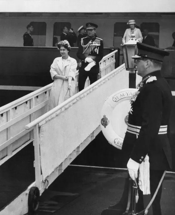 Framed Print : Queen Elizabeth II pictured during two day visit to the welsh capital, Cardiff, Wales Framed Print : Queen Elizabeth II pictured during two day visit to the welsh capital, Cardiff, Wales