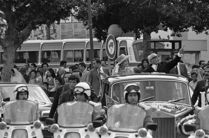 Framed Print : Queen Elizabeth II and President Habib Bourguiba during the Royal state visit to Tunis Framed Print : Queen Elizabeth II and President Habib Bourguiba during the Royal state visit to Tunis