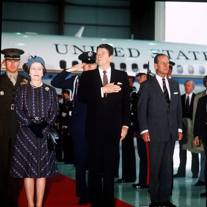 Framed Print : Queen Elizabeth II and US President Ronald Reagan saluting the American National Anthem Framed Print : Queen Elizabeth II and US President Ronald Reagan saluting the American National Anthem