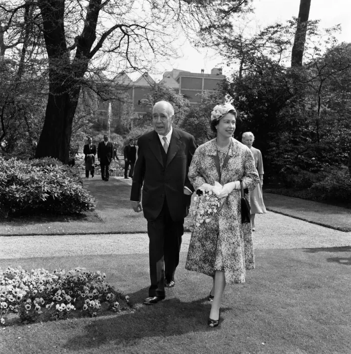 Framed Print : Queen Elizabeth II and Prince Philip, Duke of Edinburgh visit to Denmark Framed Print : Queen Elizabeth II and Prince Philip, Duke of Edinburgh visit to Denmark