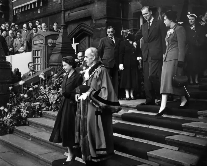 Framed Print : Queen Elizabeth II and Prince Philip, Duke of Edinburgh, visiting St Helens Framed Print : Queen Elizabeth II and Prince Philip, Duke of Edinburgh, visiting St Helens