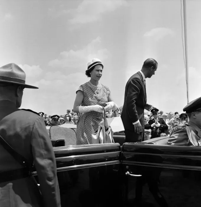 Framed Print : Queen Elizabeth II and Prince Philip, Duke of Edinburgh pictured during the Royal tour of Framed Print : Queen Elizabeth II and Prince Philip, Duke of Edinburgh pictured during the Royal tour of