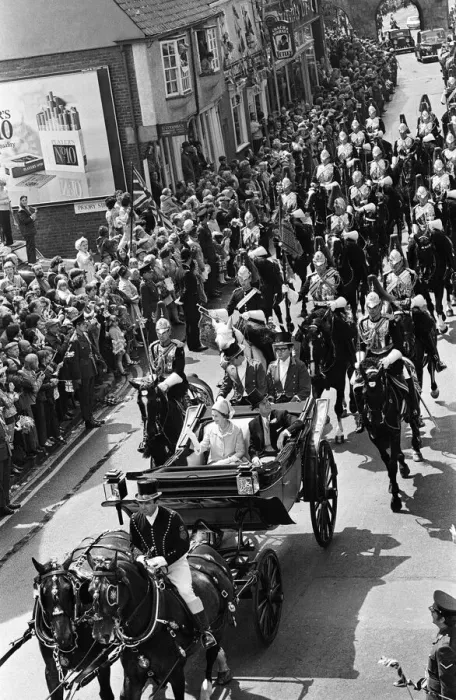 Framed Print : Queen Elizabeth II and Prince Philip, Duke of Edinburgh visit York. 28th June 1971 Framed Print : Queen Elizabeth II and Prince Philip, Duke of Edinburgh visit York. 28th June 1971
