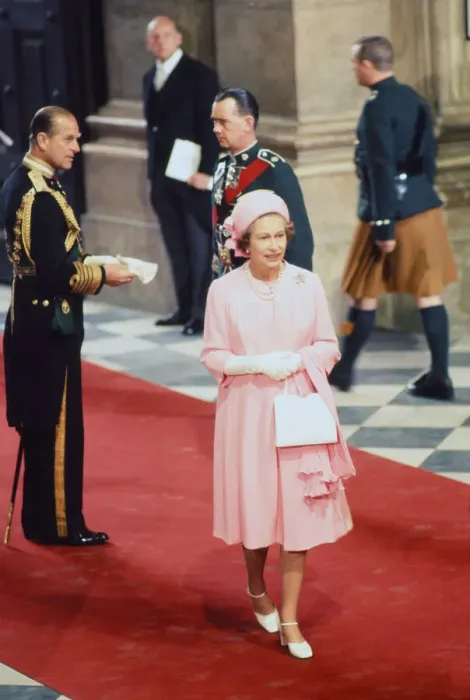 Framed Print : Queen Elizabeth II & Prince Philip arrive at St Pauls Cathedral, for Thanksgiving service Framed Print : Queen Elizabeth II & Prince Philip arrive at St Pauls Cathedral, for Thanksgiving service