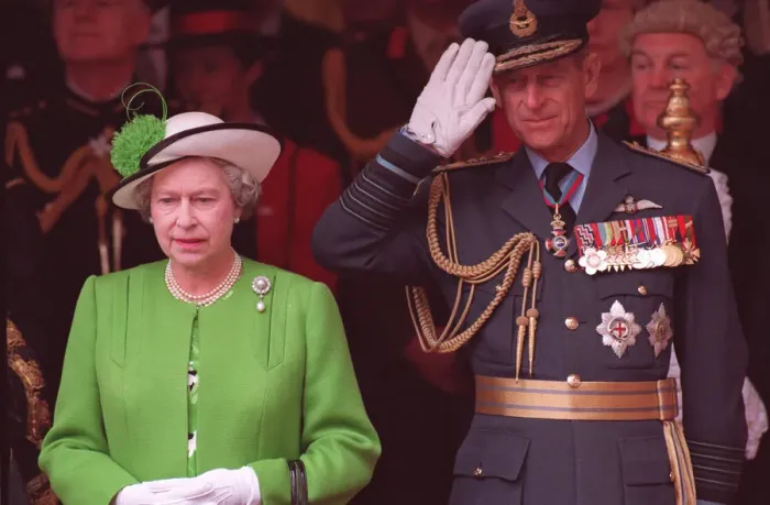 Framed Print : Queen Elizabeth II and Prince Philip during the Gulf War parade at Buckingham palace