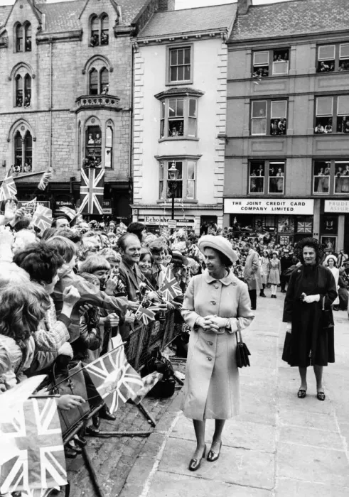 Framed Print : Queen Elizabeth II and Prince Philip on the North East Leg of The Jubilee Tour 1977 to