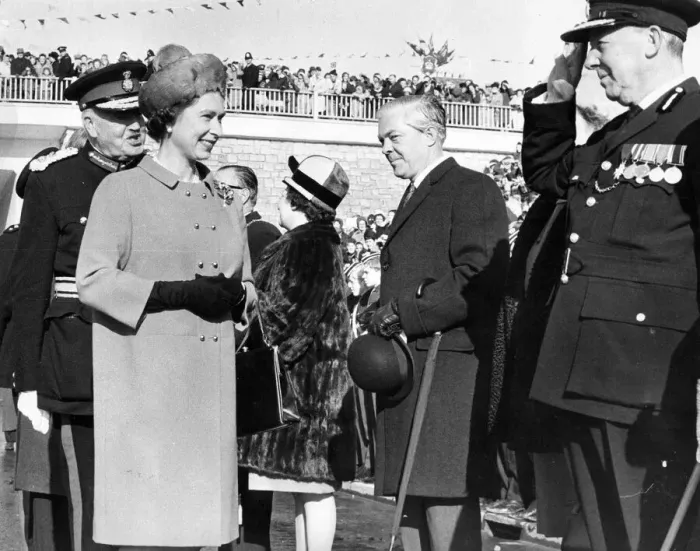 Framed Print : Queen Elizabeth II and Prince Philip officially opens the Tyne Tunnel