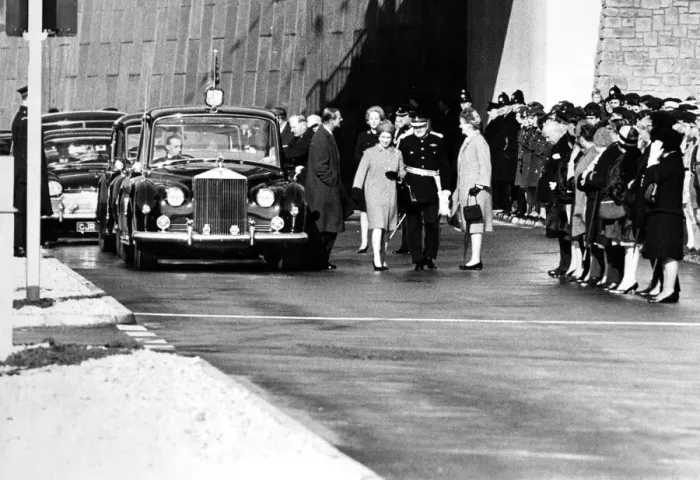 Framed Print : Queen Elizabeth II and Prince Philip officially opens the Tyne Tunnel Framed Print : Queen Elizabeth II and Prince Philip officially opens the Tyne Tunnel