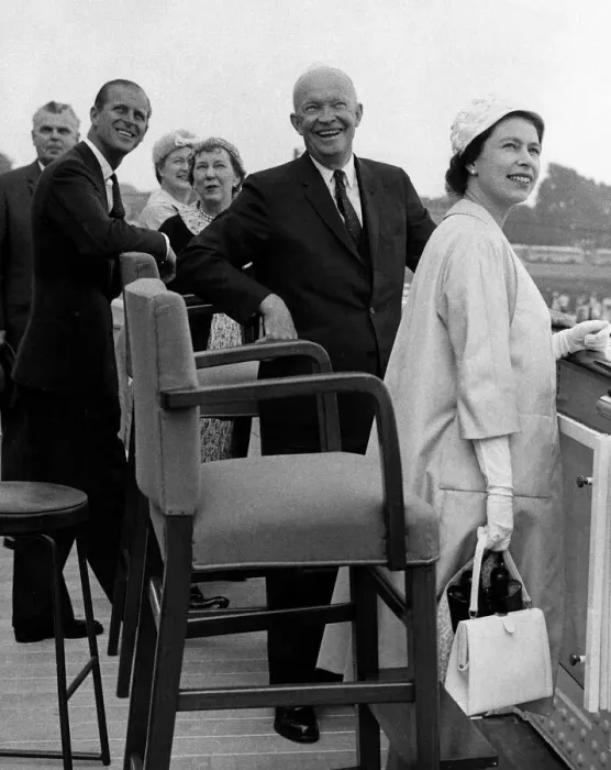 Framed Print : Queen Elizabeth II and Prince Philip with President and Mrs Eisenhower during their tour