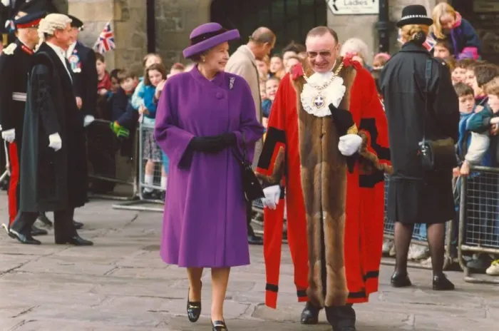 Framed Print : Queen Elizabeth II and Prince Philip visit Durham - The Queen with the Lord Mayor Coun Framed Print : Queen Elizabeth II and Prince Philip visit Durham - The Queen with the Lord Mayor Coun