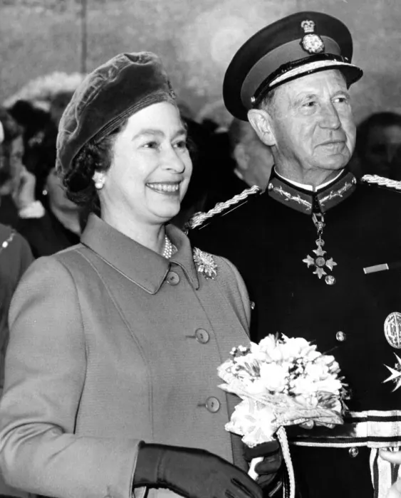 Framed Print : Queen Elizabeth II and Prince Philip during a visit to Gateshead Metro Station with Sir