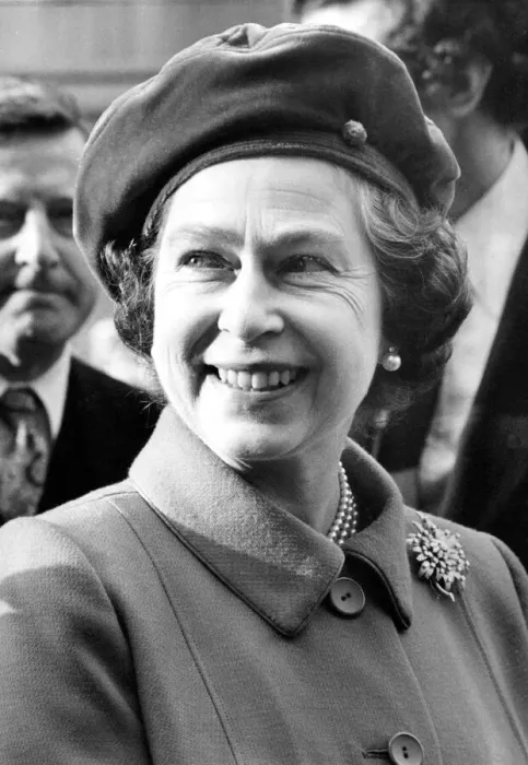 Framed Print : Queen Elizabeth II and Prince Philip visit the Monument Metro Station in Newcastle Framed Print : Queen Elizabeth II and Prince Philip visit the Monument Metro Station in Newcastle