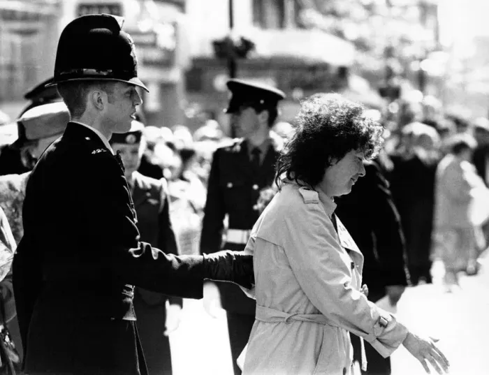 Framed Print : Queen Elizabeth II and Prince Philip visit Newcastle to distribute the Royal Maundy Money