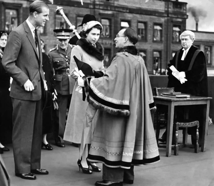 Framed Print : Queen Elizabeth II and Prince Philip are welcomed to Gateshead at the South end of