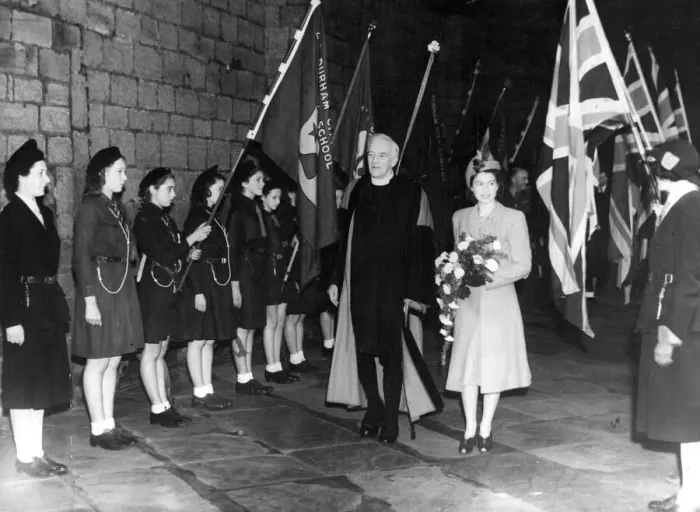Framed Print : Queen Elizabeth II, Princess Elizabeth visits Durham with the Dean of Durham, Dr Alington Framed Print : Queen Elizabeth II, Princess Elizabeth visits Durham with the Dean of Durham, Dr Alington
