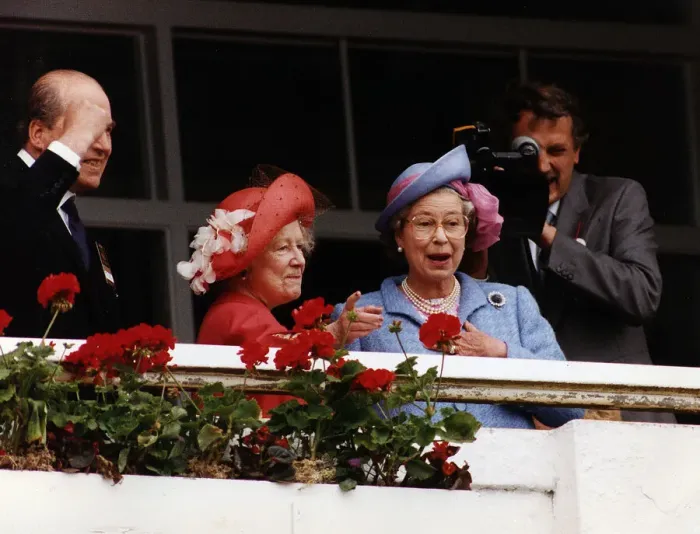 Framed Print : Queen Elizabeth II and Queen Mother watching the action at the Epsom Derby June