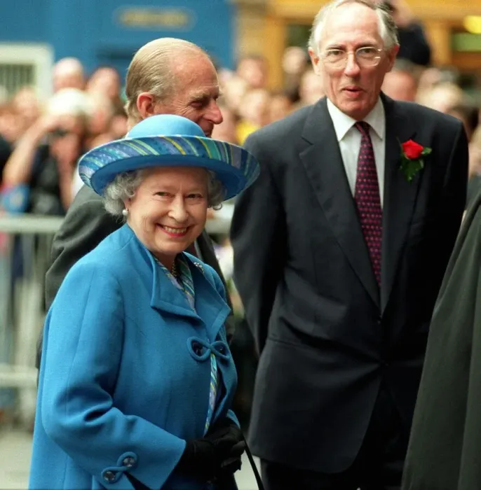 Framed Print : Queen Elizabeth II in Scotland, 30th June 1999 Arrives with Duke of Edinburgh Framed Print : Queen Elizabeth II in Scotland, 30th June 1999 Arrives with Duke of Edinburgh