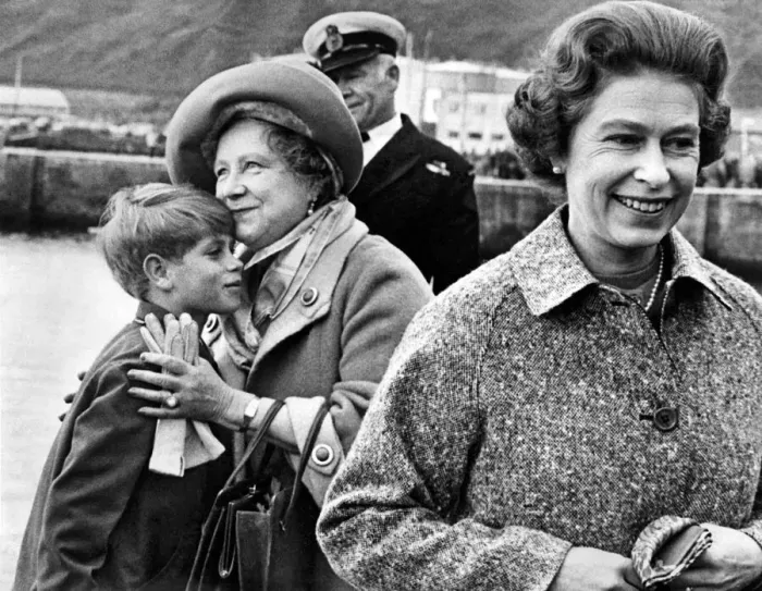 Framed Print : Queen Elizabeth II seen here with the Queen Mother and Prince Edward seen here during