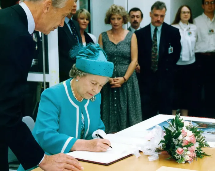 Framed Print : Queen Elizabeth II signs the visitors book at the British Council Offices, Manchester Framed Print : Queen Elizabeth II signs the visitors book at the British Council Offices, Manchester