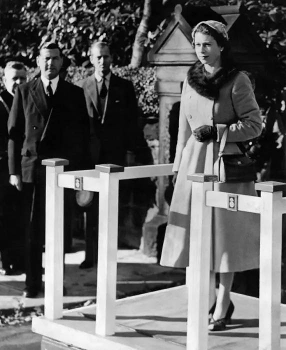 Framed Print : Queen Elizabeth II on a special dais prepares to take the salute of a guard of honour Framed Print : Queen Elizabeth II on a special dais prepares to take the salute of a guard of honour