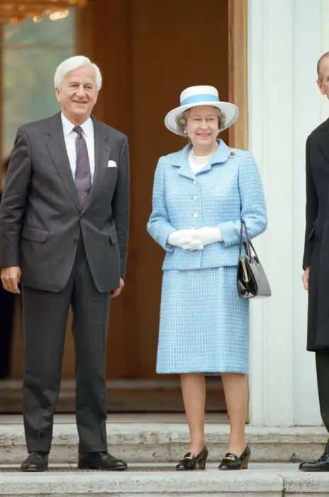 Framed Print : Queen Elizabeth II during her state visit to Germany. Pictured with the President of