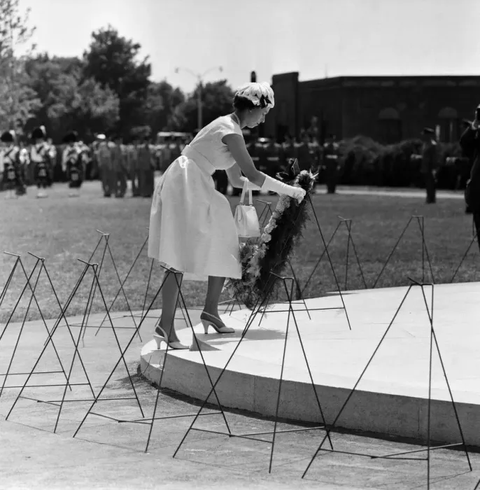 Framed Print : Queen Elizabeth II during her visit to Canada. The Queen is pictured at Green Island Framed Print : Queen Elizabeth II during her visit to Canada. The Queen is pictured at Green Island
