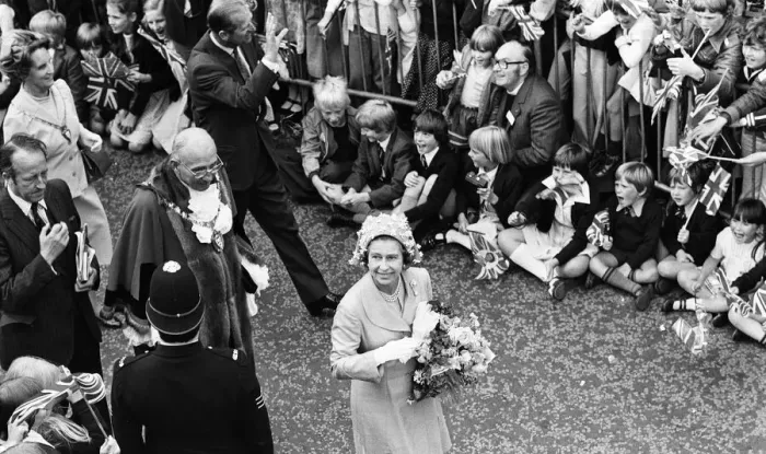 Framed Print : Queen Elizabeth II during her visit to Solihull during her Silver Jubilee tour Framed Print : Queen Elizabeth II during her visit to Solihull during her Silver Jubilee tour